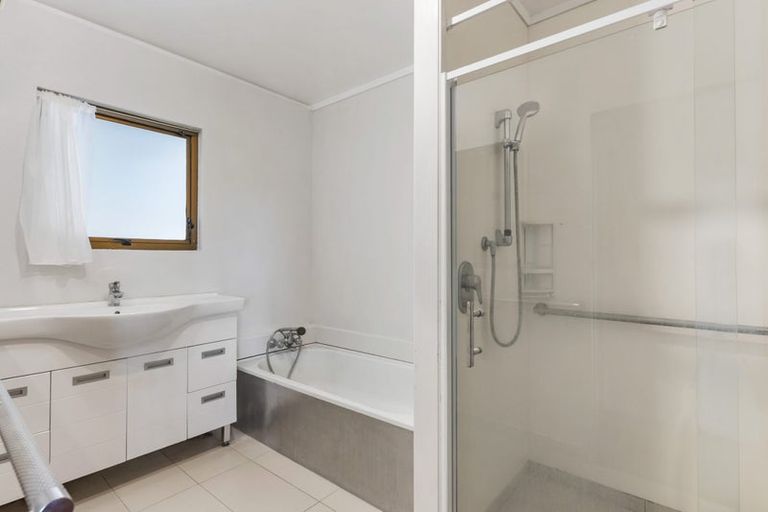 Photo of property in 2/146 Queen Street, Pukekohe, 2120