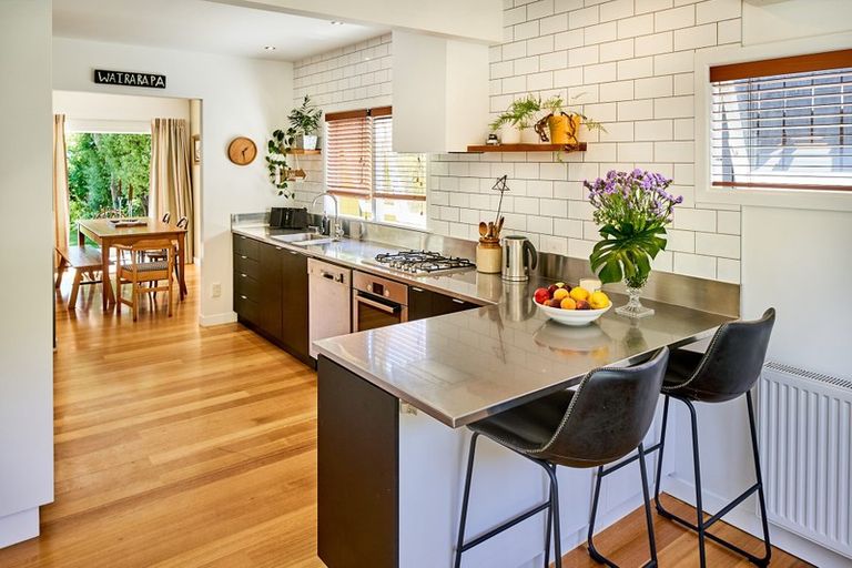 Photo of property in 25 Marine Parade, Eastbourne, Lower Hutt, 5013