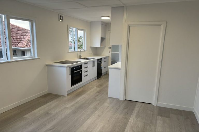 Photo of property in 13 Eastglen Road, Glen Eden, Auckland, 0602