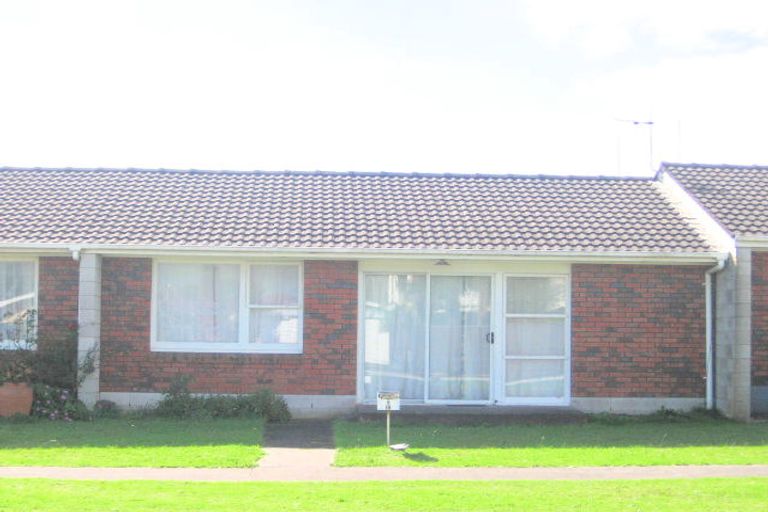 Photo of property in 2/68 Rangitoto Road, Papatoetoe, Auckland, 2025