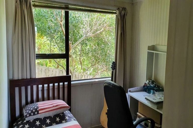 Photo of property in 2/15 Louise Place, Browns Bay, Auckland, 0630