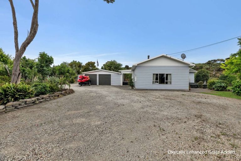 Photo of property in 3265 South Head Road, South Head, Helensville, 0874