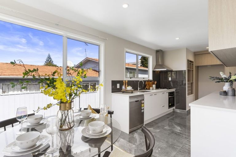 Photo of property in 9 Keldale Place, Forrest Hill, Auckland, 0620