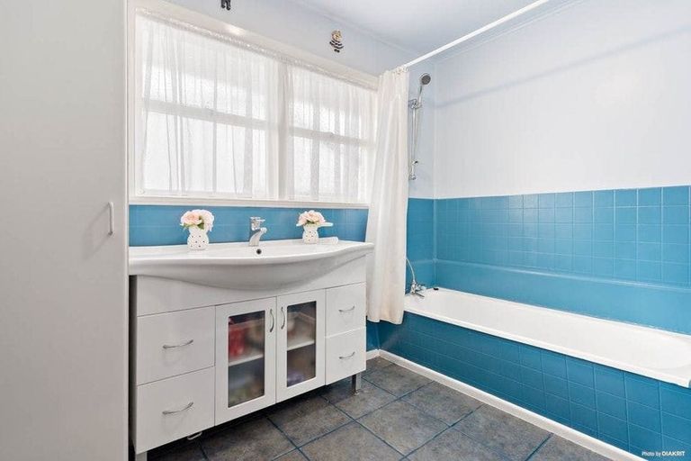 Photo of property in 1/27 Buckingham Crescent, Manukau, Auckland, 2025