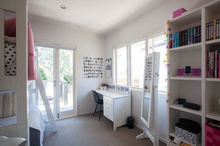 Photo of property in 8 Weona Place, Westmere, Auckland, 1022