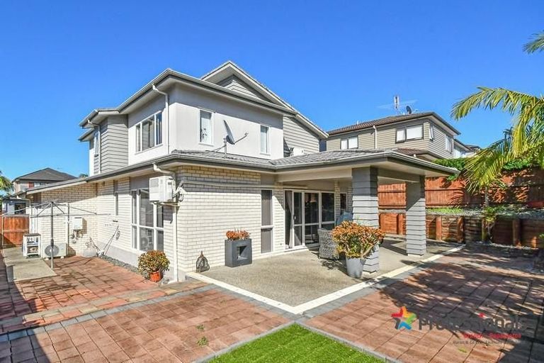 Photo of property in 38 Seresin Crescent, Flat Bush, Auckland, 2016