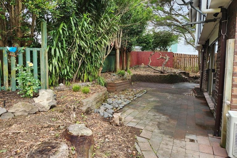 Photo of property in 1/36 Tree View Avenue, Glenfield, Auckland, 0629