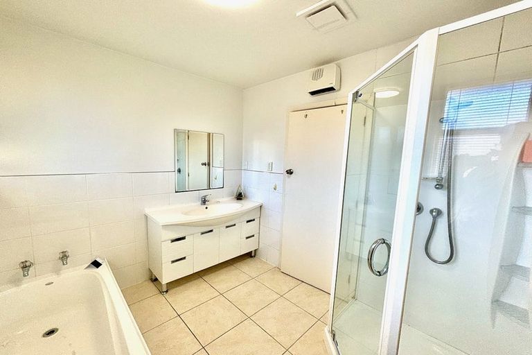 Photo of property in 1/14 Newbridge Place, Ilam, Christchurch, 8041