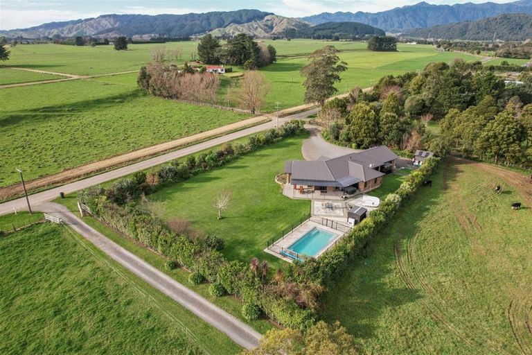 Photo of property in 356 Kimberley Road, Levin, 5571