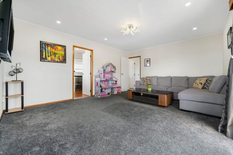 Photo of property in 14b Pipitea Place, Massey, Auckland, 0614