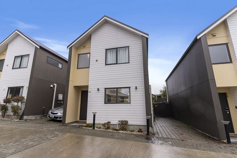 Photo of property in 12e Kelwyn Road, Kelston, Auckland, 0602
