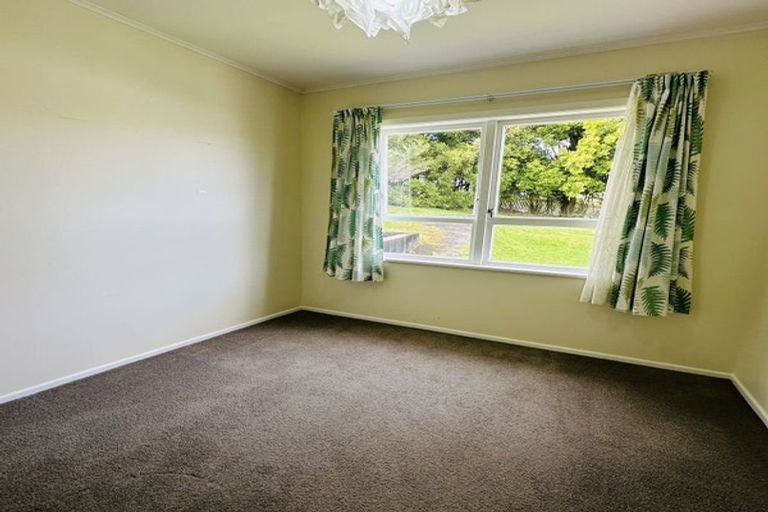 Photo of property in 22 Segedin Place, Glenfield, Auckland, 0629