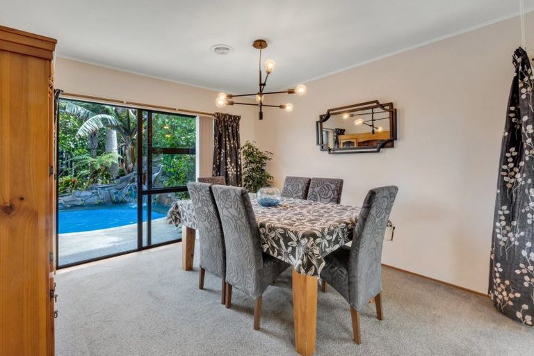 Photo of property in 6 Citation Way, Botany Downs, Auckland, 2010