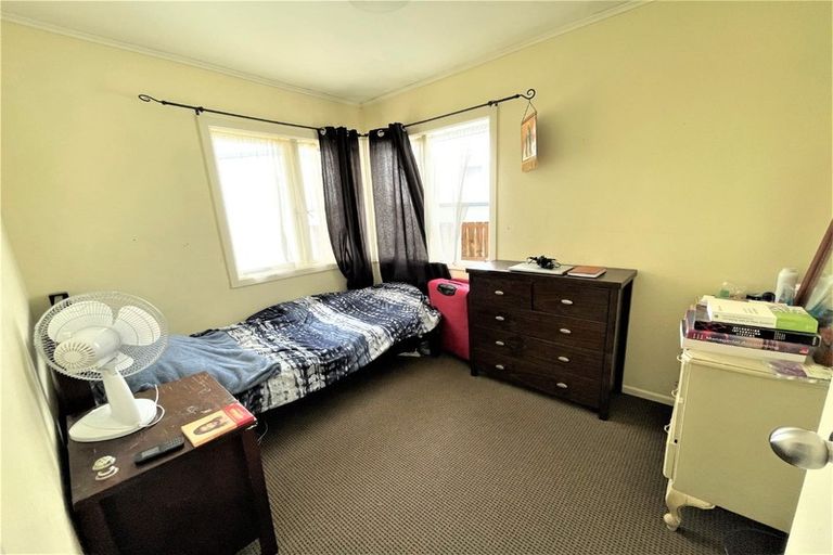 Photo of property in 1/3 Mackenzie Street, Te Atatu South, Auckland, 0610