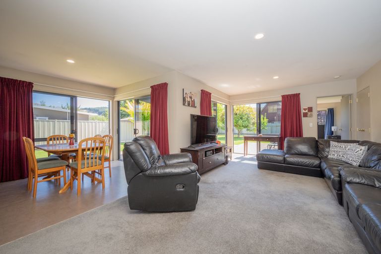 Photo of property in 60 Newcastle Street, Clyde, 9330