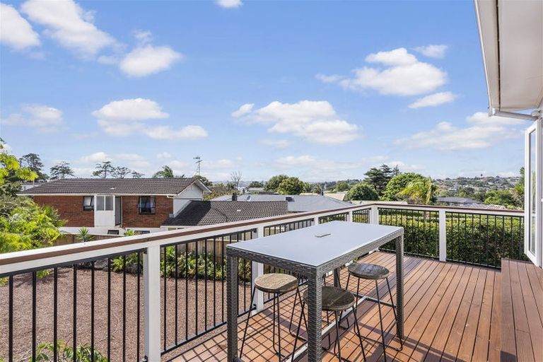 Photo of property in 76 Marine Parade, Mellons Bay, Auckland, 2014