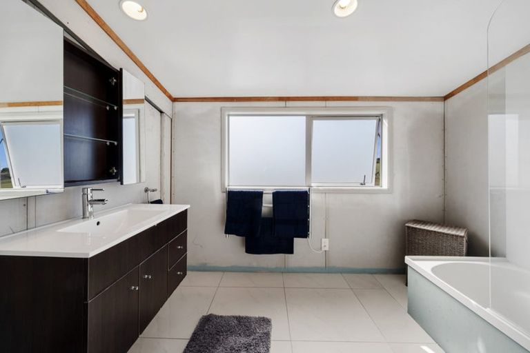 Photo of property in 141 Wades Road, Whitford, Howick, 2571