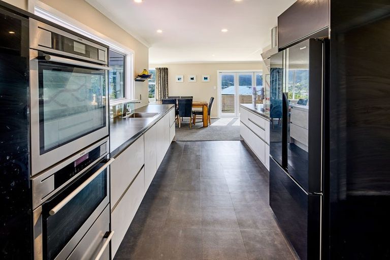 Photo of property in 6 Mayfair Place, Tawa, Wellington, 5028