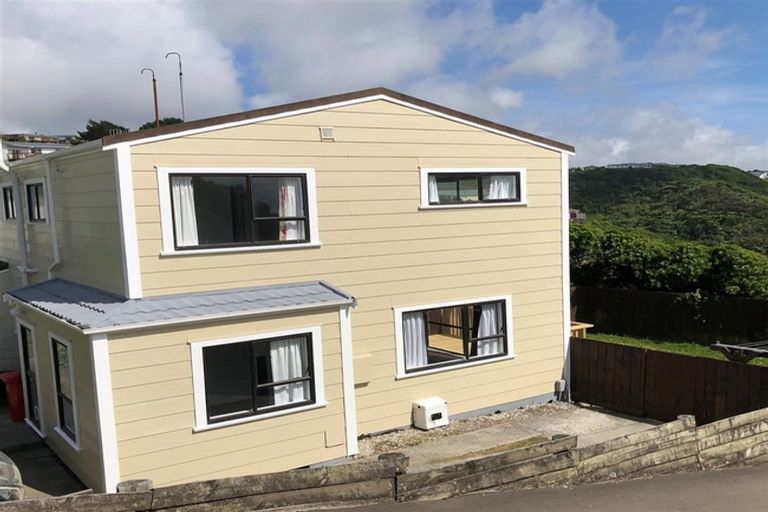 Photo of property in 33b Sunhaven Drive, Newlands, Wellington, 6037