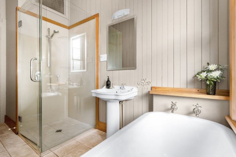 Photo of property in 12 Havelock Road, Hospital Hill, Napier, 4110