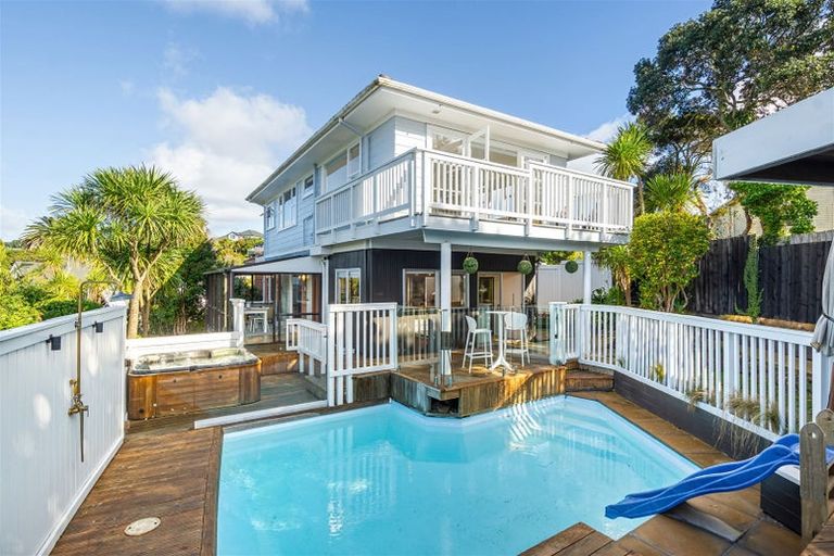 Photo of property in 1/306 Beach Road, Campbells Bay, Auckland, 0630