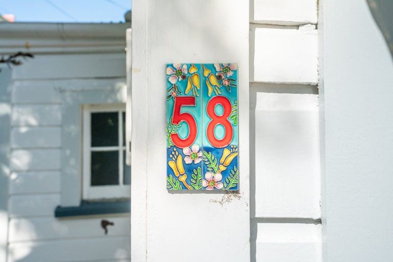 Photo of property in 58 Fairview Crescent, Kelburn, Wellington, 6012