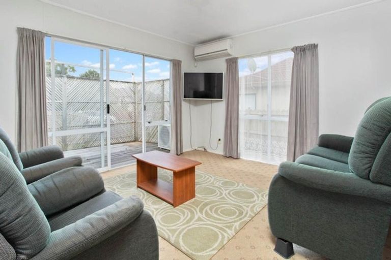 Photo of property in 25 Etherton Drive, Weymouth, Auckland, 2103