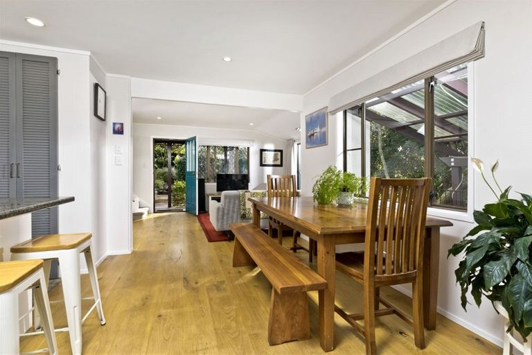 Photo of property in 14b South Lynn Road, Titirangi, Auckland, 0604