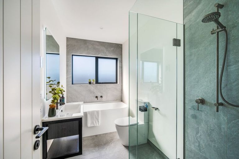 Photo of property in 6 Simpson Crescent, Wanaka, 9305