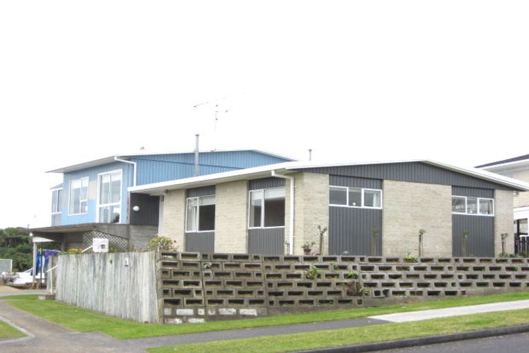 Photo of property in 17 Nevada Drive, Merrilands, New Plymouth, 4312