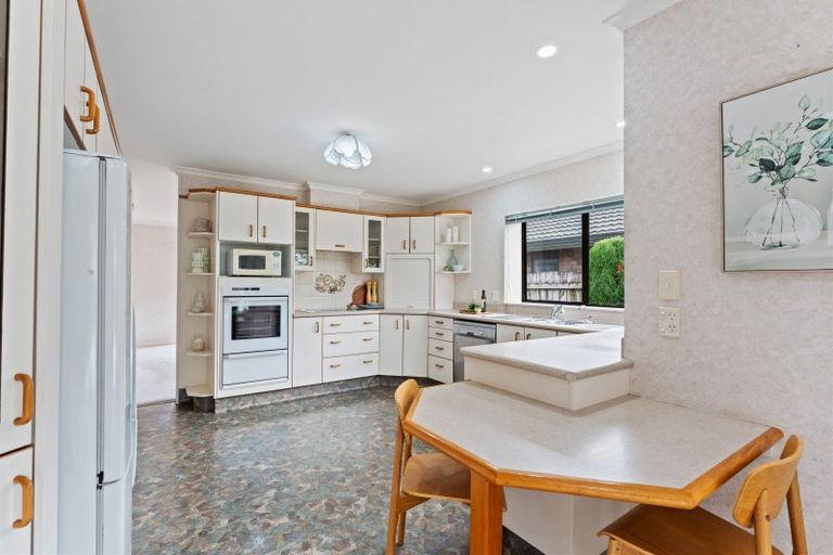 Photo of property in 11 Rosebank Avenue, Kelvin Grove, Palmerston North, 4414