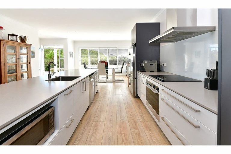 Photo of property in 5 Couldrey Crescent, Red Beach, 0932