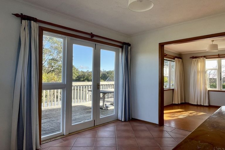 Photo of property in 9 Robert Street, Newlands, Wellington, 6037