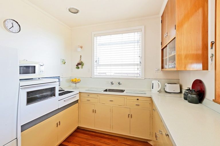 Photo of property in 10 North Terrace, Westshore, Napier, 4110