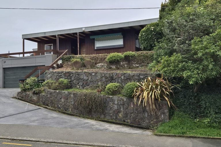 Photo of property in 39 Lucknow Terrace, Khandallah, Wellington, 6035