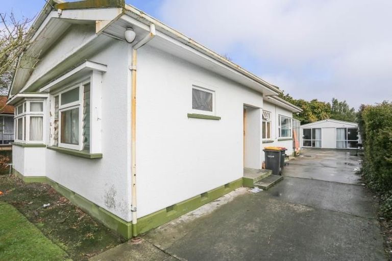 Photo of property in 35 Waimairi Road, Upper Riccarton, Christchurch, 8041