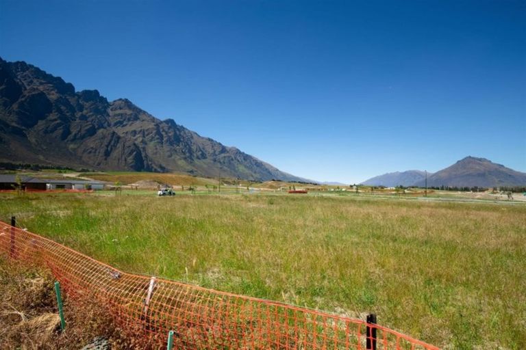 Photo of property in 27 Shepherd Road, Jacks Point, Queenstown, 9371