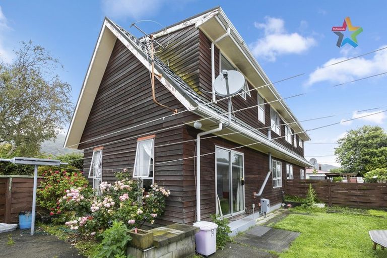 Photo of property in 2/15 Douglas Street, Waiwhetu, Lower Hutt, 5010