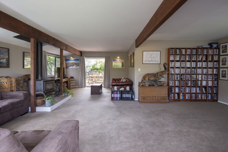 Photo of property in 78 Cedar Drive, Kelvin Heights, Queenstown, 9300