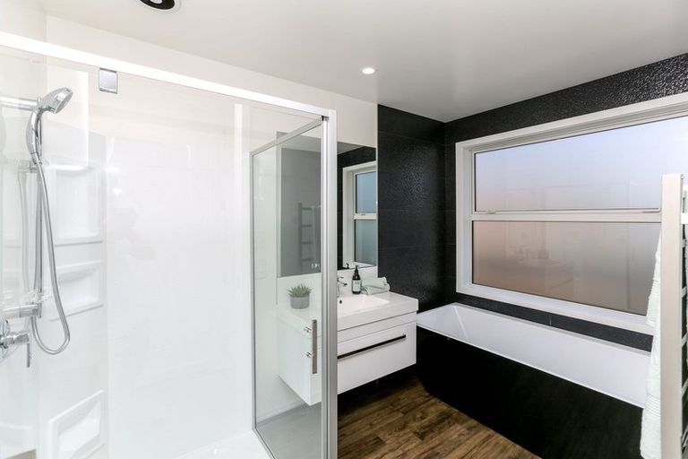 Photo of property in 54 Ainslee Street, Highlands Park, New Plymouth, 4312