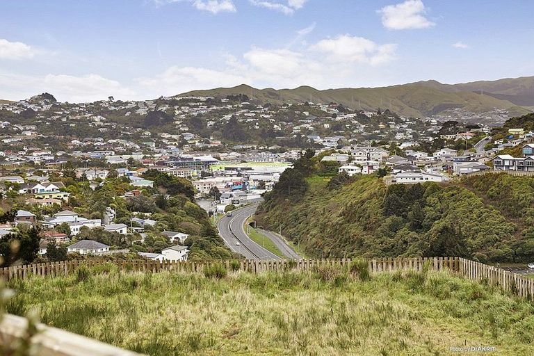 Photo of property in 5/62 Spenmoor Street, Newlands, Wellington, 6037