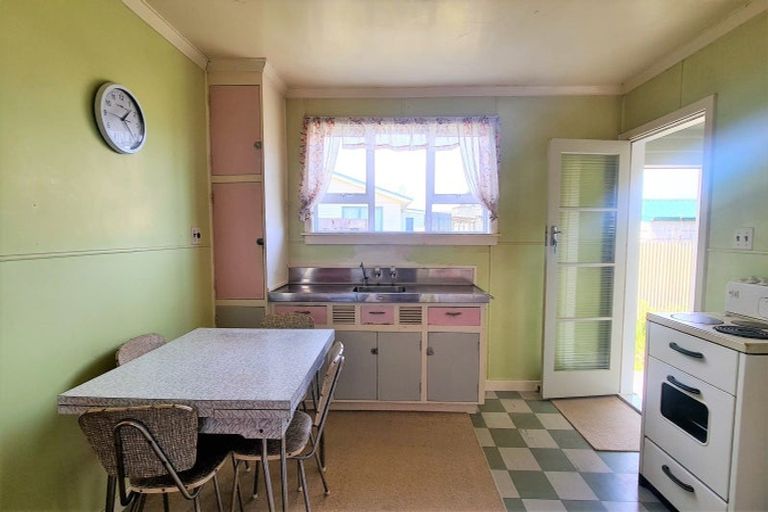 Photo of property in 20 Dieffenbach Street, Opunake, 4616