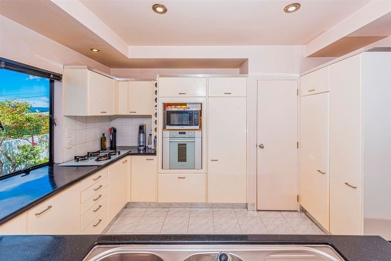 Photo of property in 2/38 Luckens Road, West Harbour, Auckland, 0618