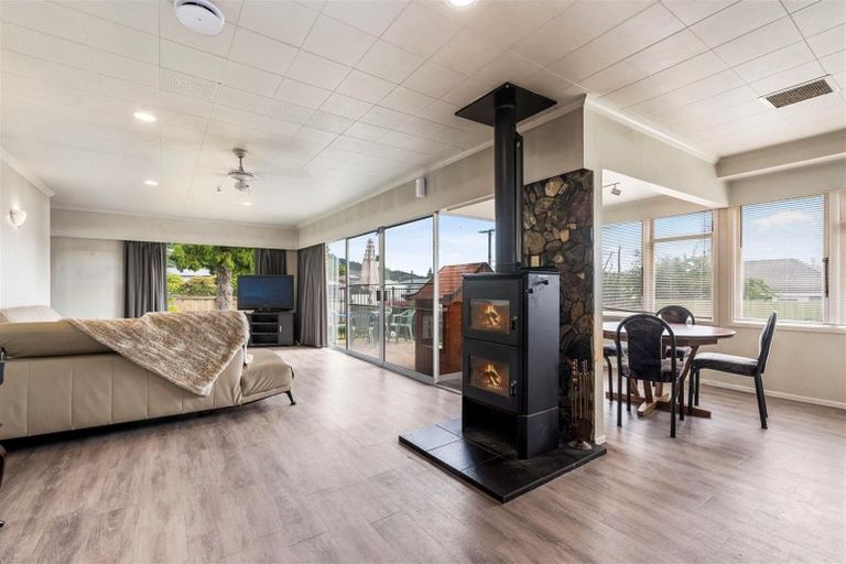 Photo of property in 2 Island View Road, Western Heights, Rotorua, 3015