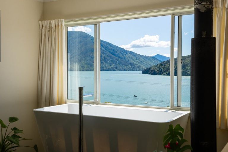 Photo of property in 69 Moenui Road, Havelock, Picton, 7281