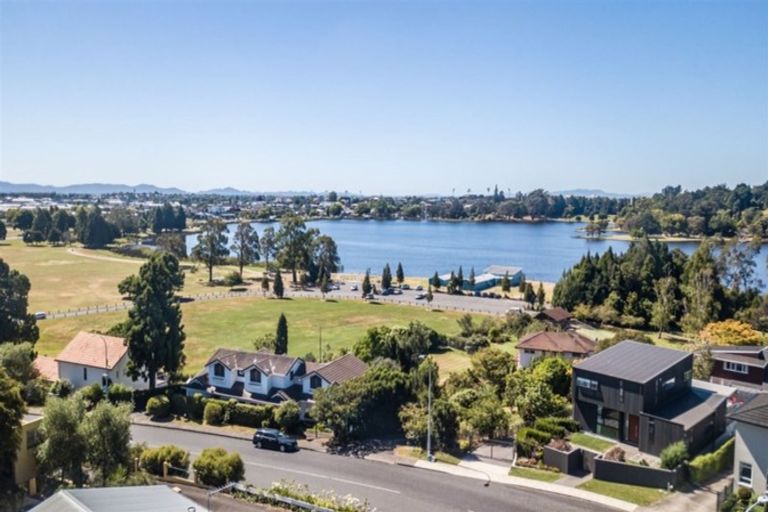 Photo of property in 133 Lake Crescent, Hamilton Lake, Hamilton, 3204