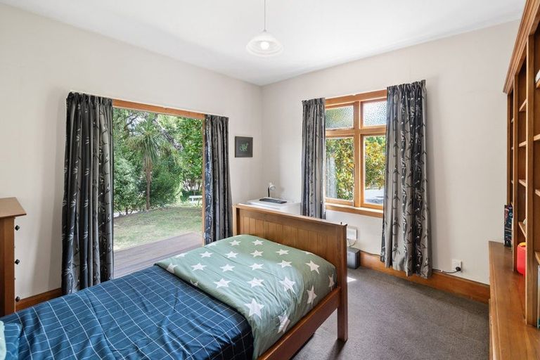 Photo of property in 6 Sandwich Road, Beckenham, Christchurch, 8023