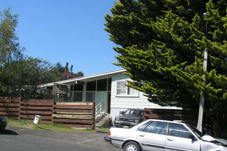 Photo of property in 15 Arosa Place, Forrest Hill, Auckland, 0620