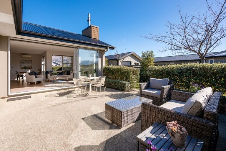 Photo of property in 11 Sunnyside Lane, Wanaka, 9305