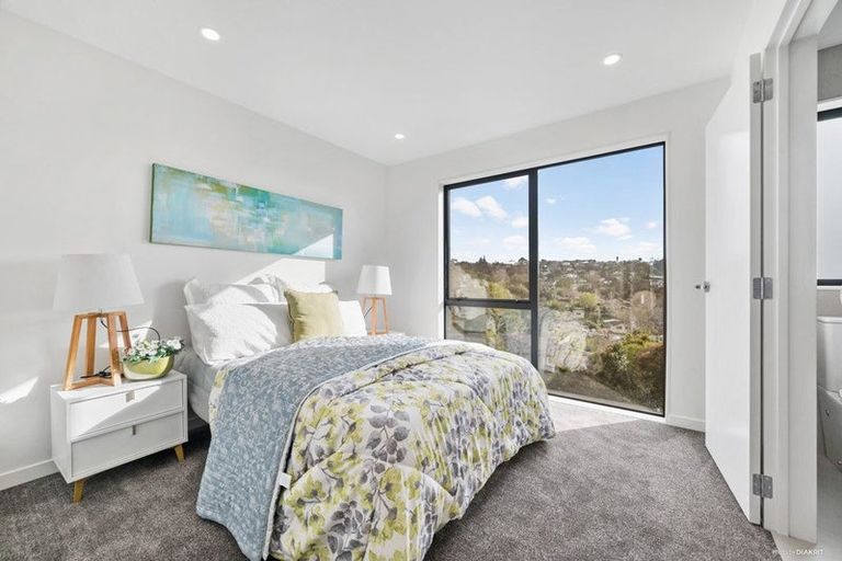 Photo of property in 3/28 Ludlow Terrace, Totara Vale, Auckland, 0627